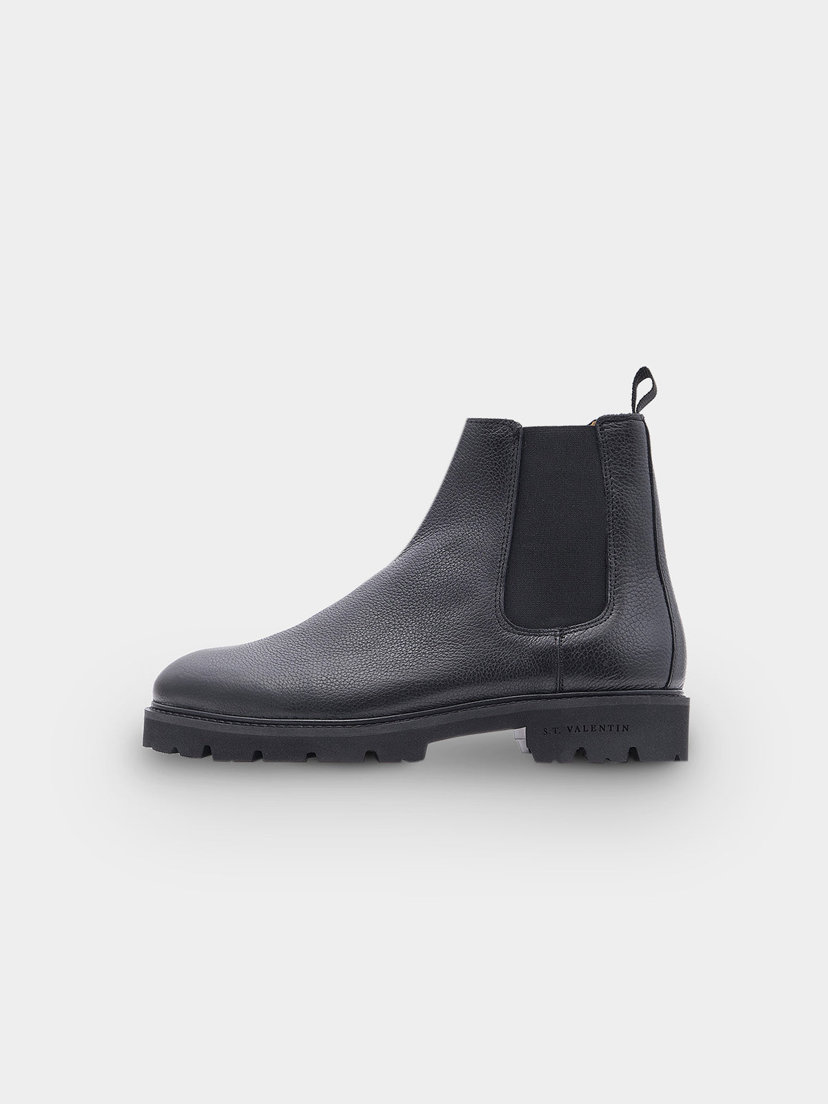Sort Chelseaboot i læder til mænd. Produceret i Portugal i Italiensk kalveskind fra S.T. Valentin