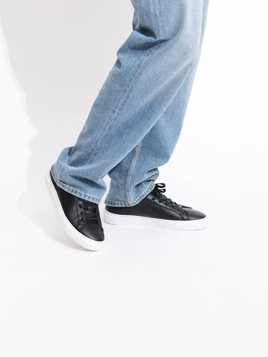 Classic Sneaker | Black