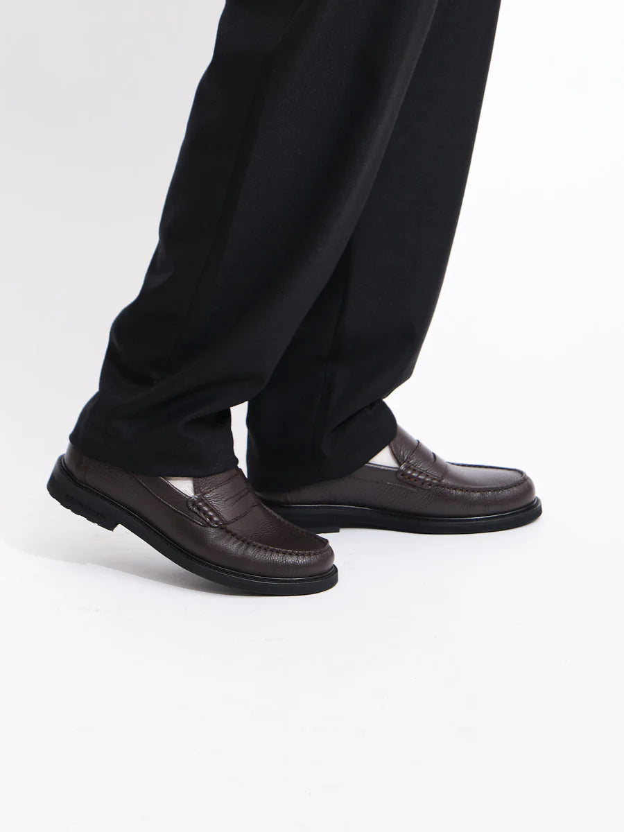 Klassischer Loafer | Braunes genarbtes Leder