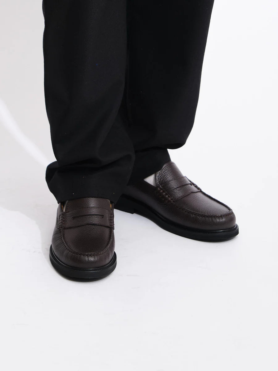 Klassischer Loafer | Braunes genarbtes Leder